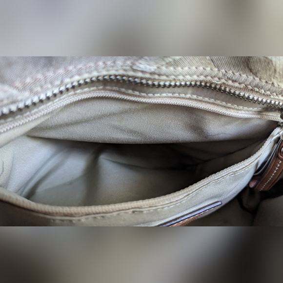 COACH SIGNATURE HAMPTON OPTIC HAND BAG. - Picture 10 of 16